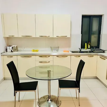Private In St Julian's At Spinola Bay Δωμάτια σε οικογενειακή κατοικία