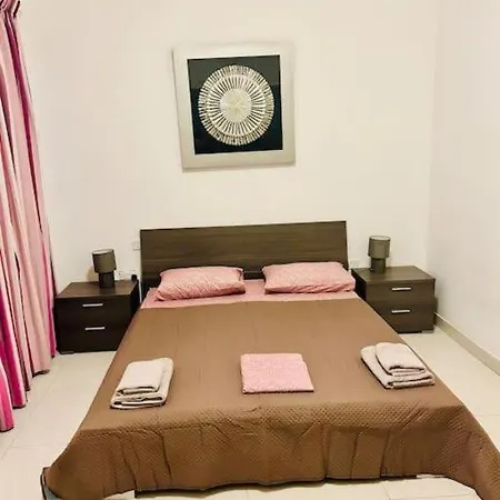Private In St Julian's At Spinola Bay Δωμάτια σε οικογενειακή κατοικία